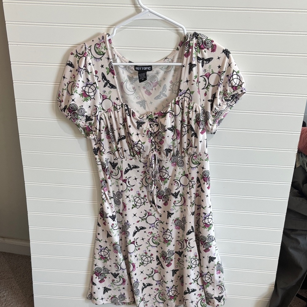 Hot Topic Beige and Black Mini Dress - Picture 4 of 5